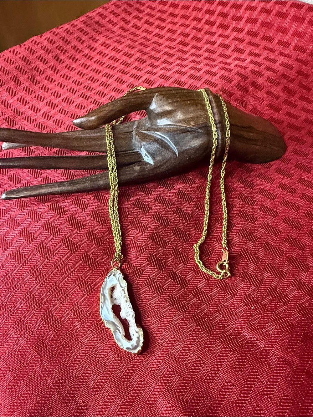 Vintage Avon 32" Long Gold Rope Chain White Agate Slice Necklace